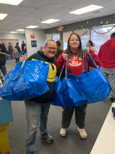 DaaBin Store Customers with Full bags on bag day